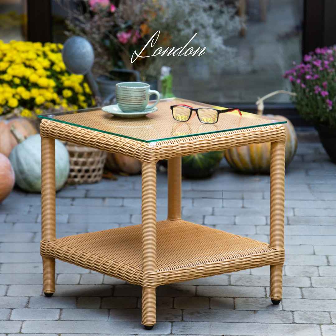 Zahradní sedací sestava LONDON LOUNGE Terico. Skládá se ze dvou velkých křesel, dvou podnožek a konferenčního stolku.